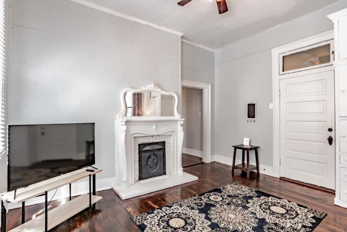 Mins From Downtown & Dining, Dauphin Darling 2 Appartement Mobile Buitenkant foto