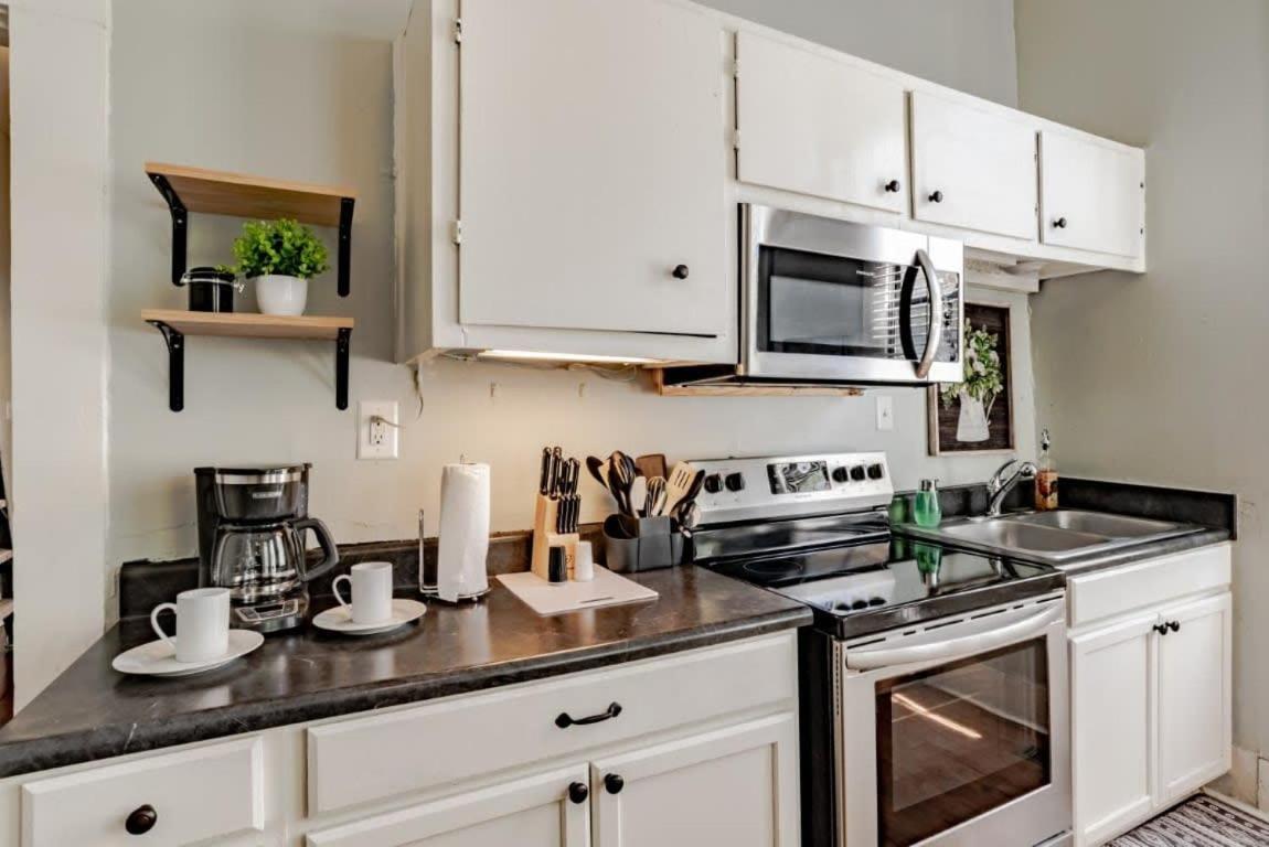 Mins From Downtown & Dining, Dauphin Darling 2 Appartement Mobile Buitenkant foto